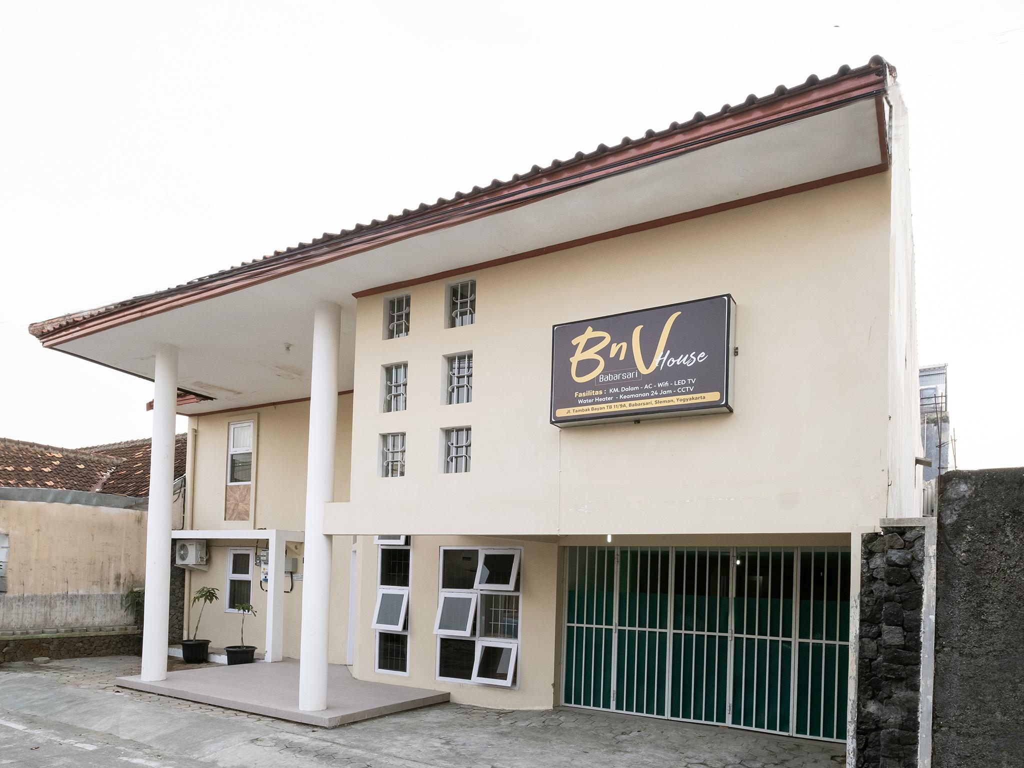Hotel Oyo 2173 Bnv House Babarsari Maguwo Esterno foto