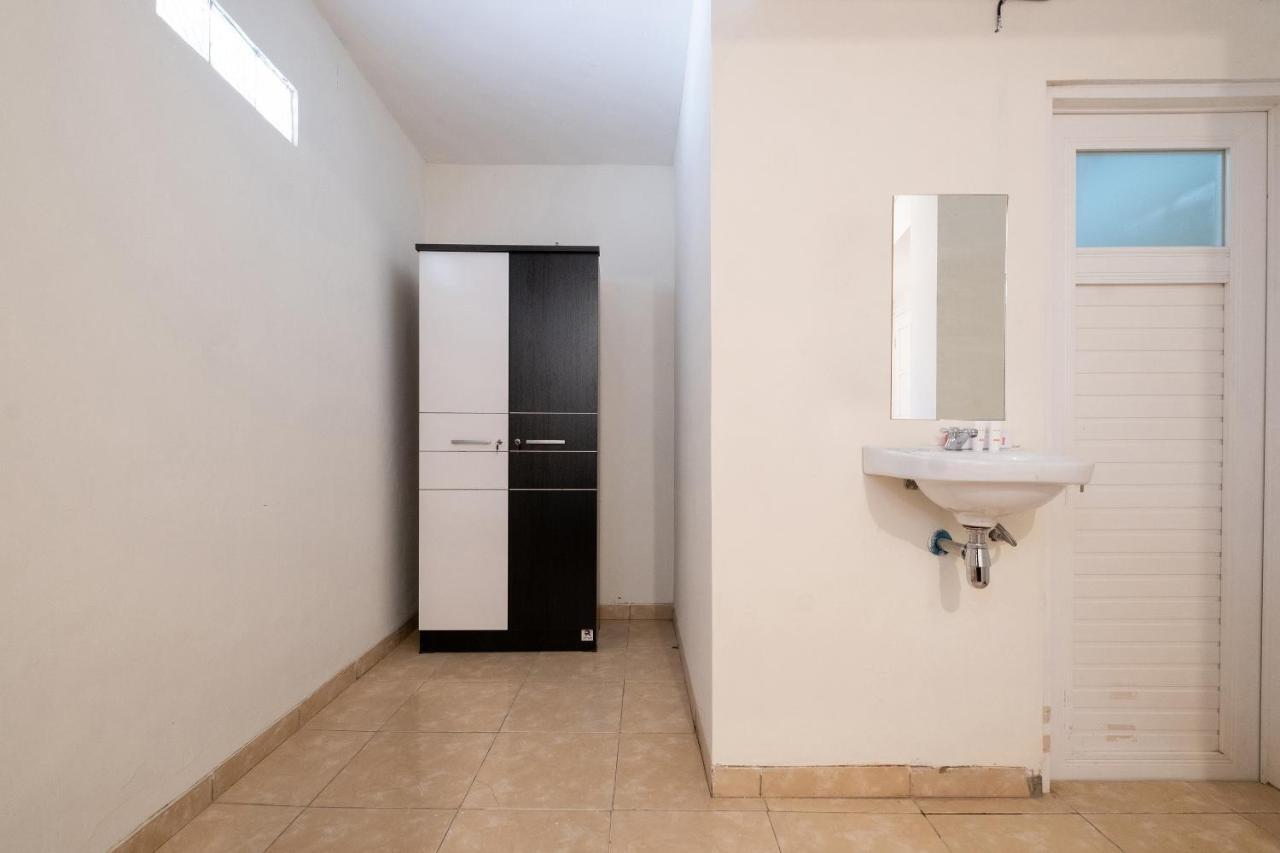 Hotel Oyo 2173 Bnv House Babarsari Maguwo Esterno foto